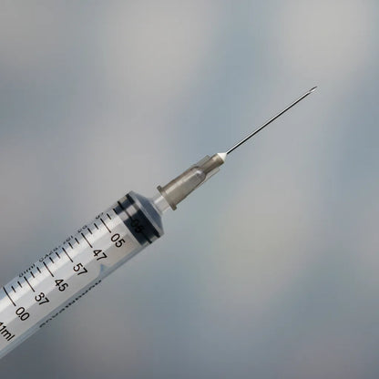 Jeringa Tuberculina 1 cc con Aguja 27G 1/2 – Desechable y Estéril | 100 Unidades