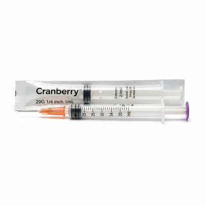 Jeringa desechable para insulina Cranberry 29G 1/4 pulgada 1mL vista frontal fondo blanco